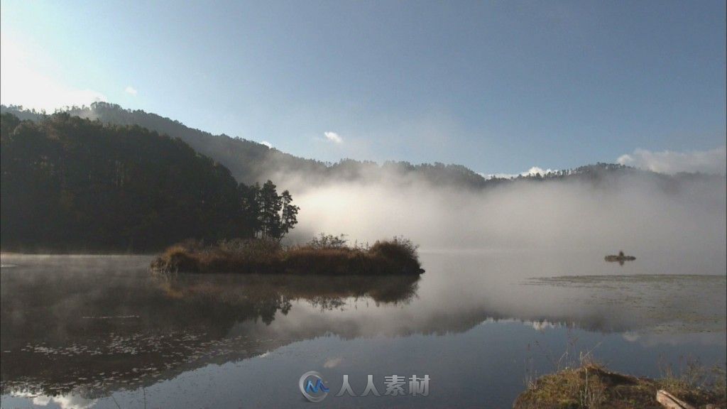 清晨湖面雾气高清实拍视频素材