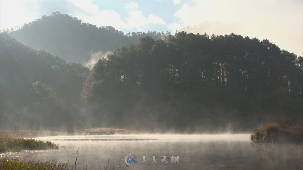 清晨湖面雾气高清实拍视频素材