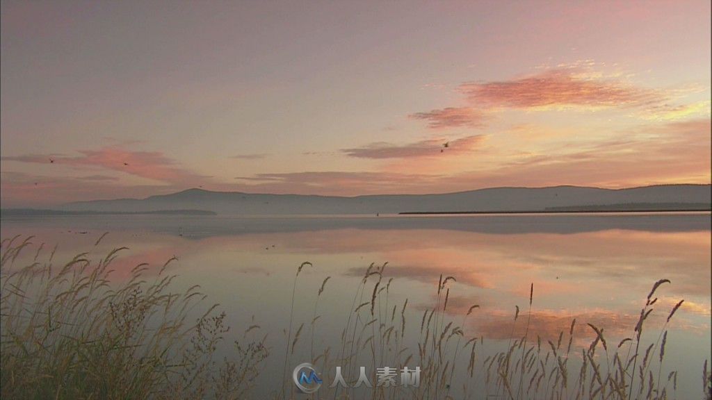 夕阳下的湖面大景高清实拍视频素材