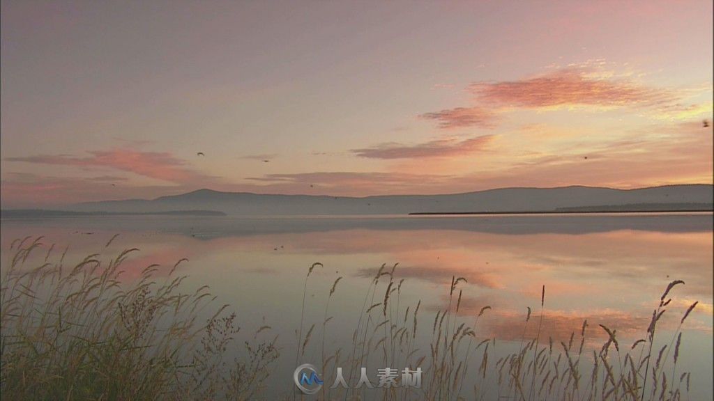 夕阳下的湖面大景高清实拍视频素材