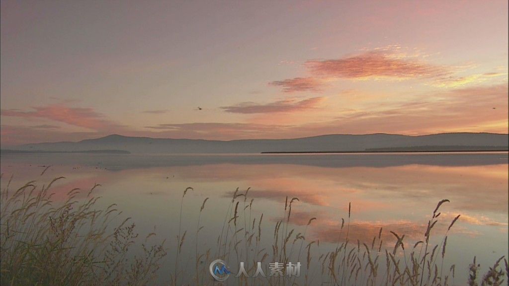 夕阳下的湖面大景高清实拍视频素材