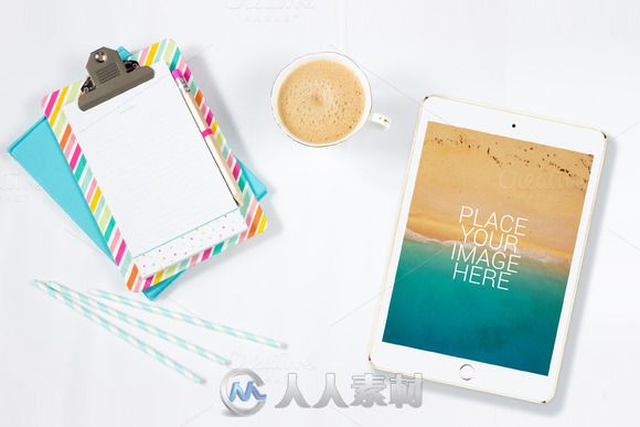 咖啡与IPAD平面展示PSD模板iPads - Mockups V04