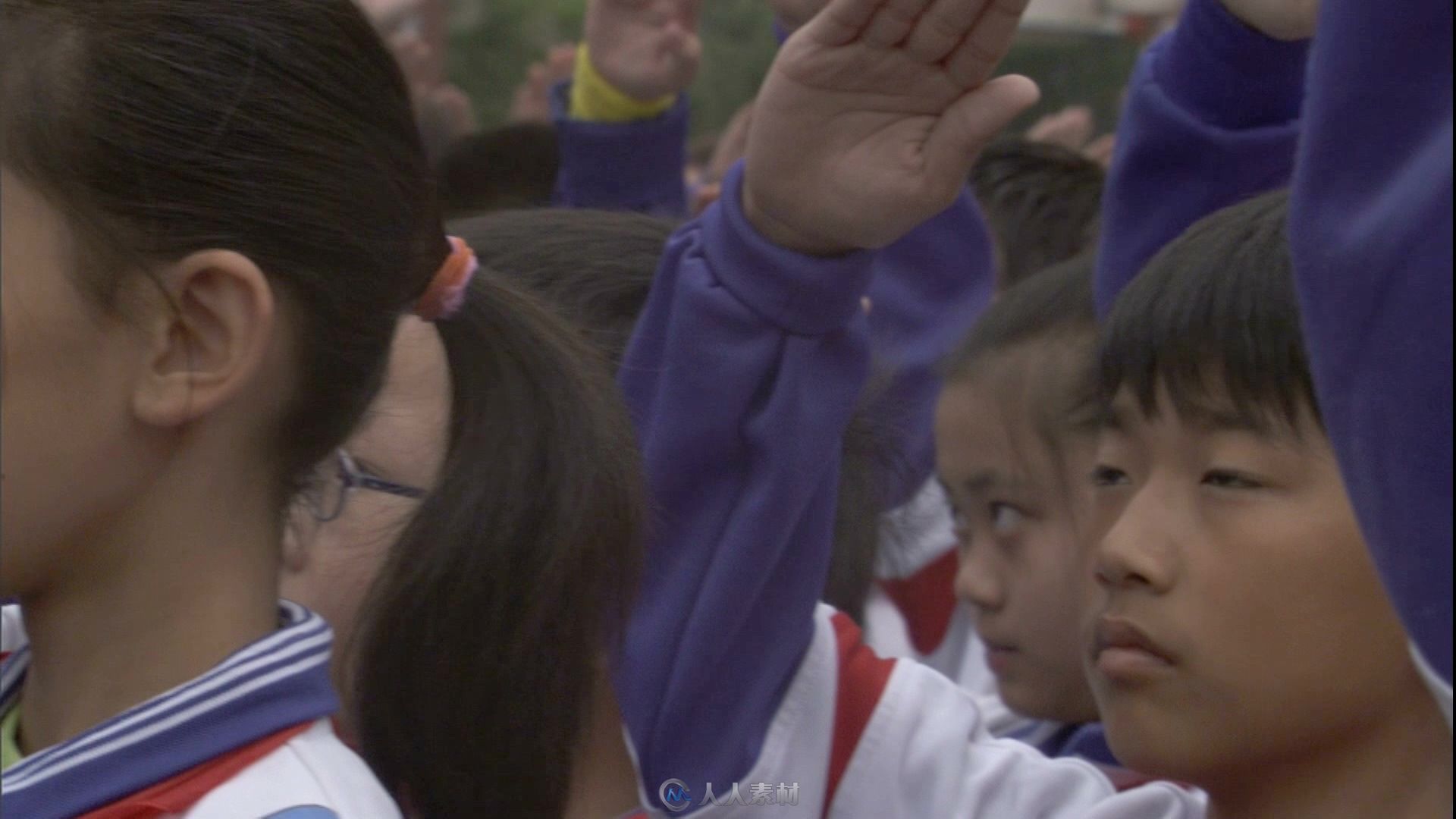 小学生操场升国旗视频素材