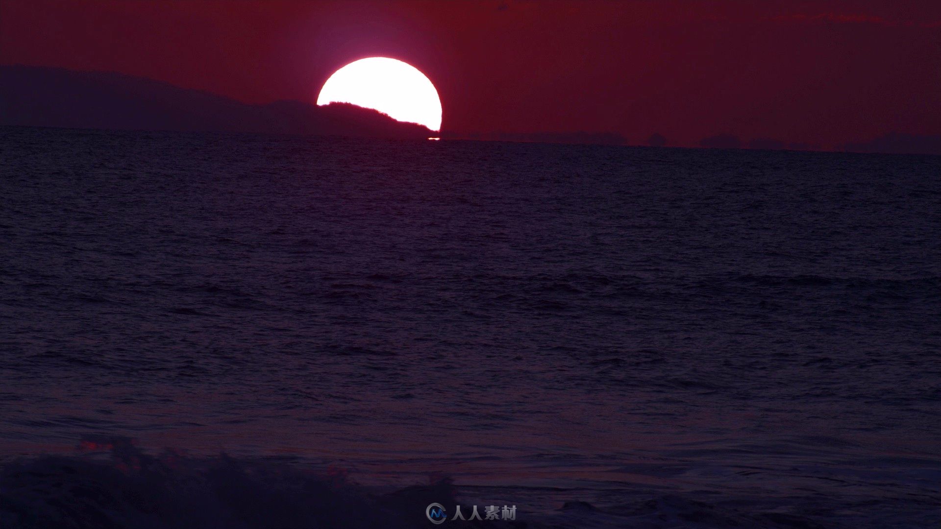 海岸上太阳落下视频素材