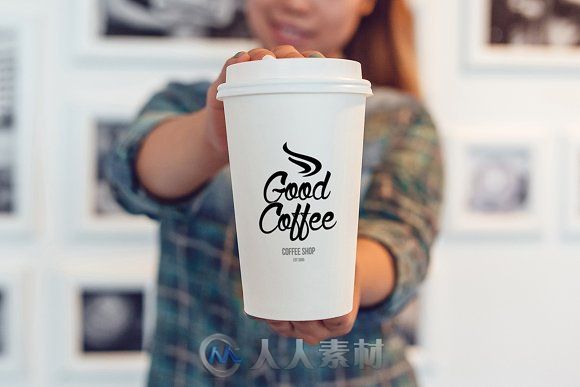 真人手持咖啡杯品牌展示PSD模板Coffee Branding Mock-up Vol 2